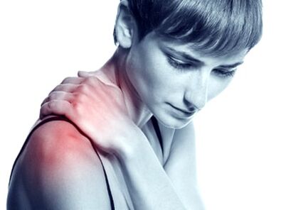 dolor en la articulación del hombro debido a artrosis